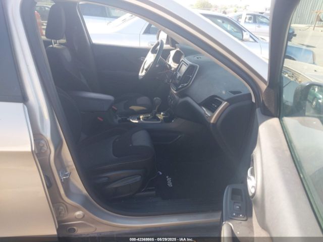 1C4PJMAB9FW520075 Jeep Cherokee Sport