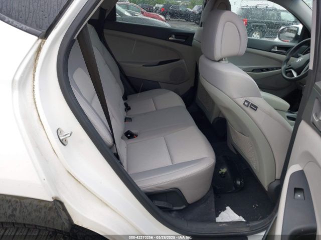 KM8J2CA49JU710375 Hyundai TUCSON SE