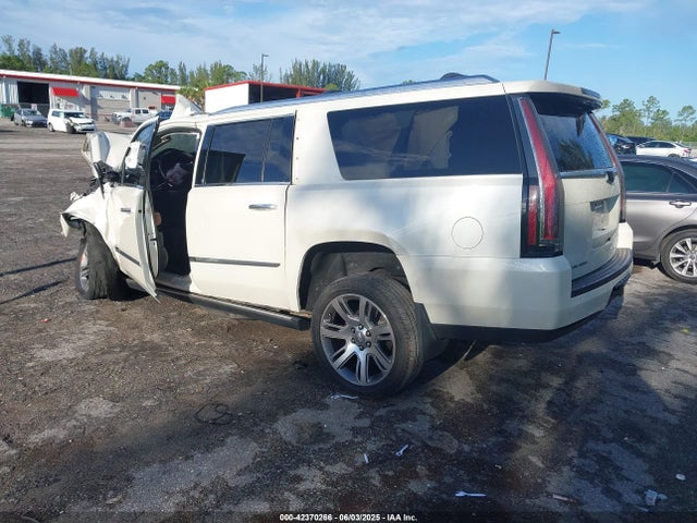 2015 CADILLAC ESCALADE ESV 1GYS4TKJ5FR612469 Photo 2