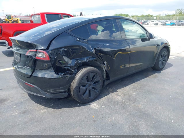 2025 TESLA MODEL Y 7SAYGAEE1SF285937 Photo 3