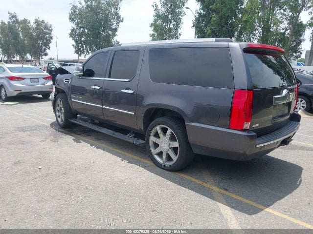 2011 CADILLAC ESCALADE ESV 1GYS4JEF2BR149146 Photo 2