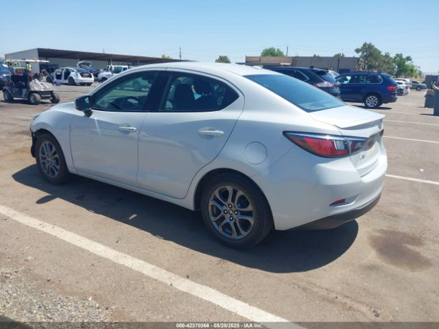 2019 TOYOTA YARIS 3MYDLBYVXKY524836 Photo 2