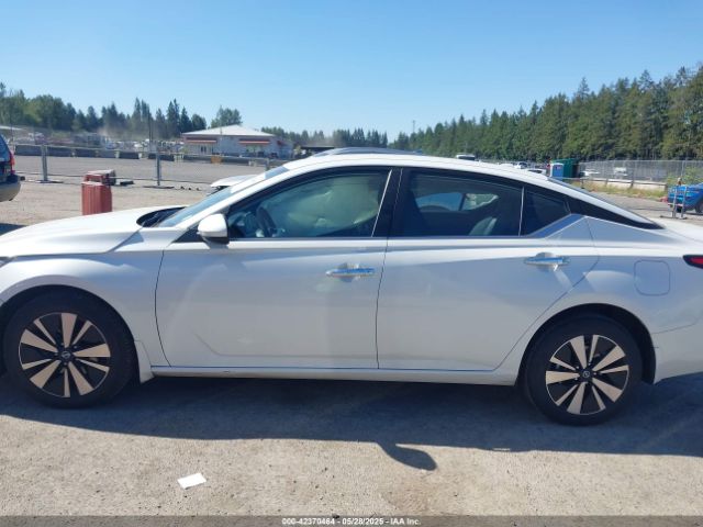 1N4BL4DW2NN312987 Nissan Altima Sv Intelligent Awd