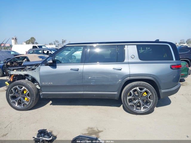 Rivian R1s 2022 7PDSGABL3NN002278 Image 32