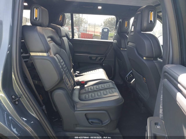 Rivian R1s 2022 7PDSGABL3NN002278 Image 25