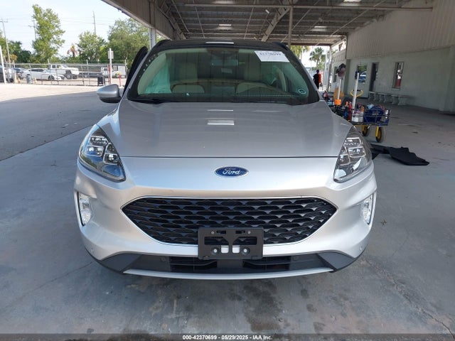 1FMCU9J92LUB28137 Ford Escape Titanium