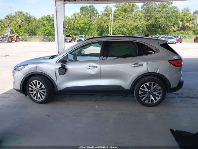 1FMCU9J92LUB28137 Ford Escape Titanium