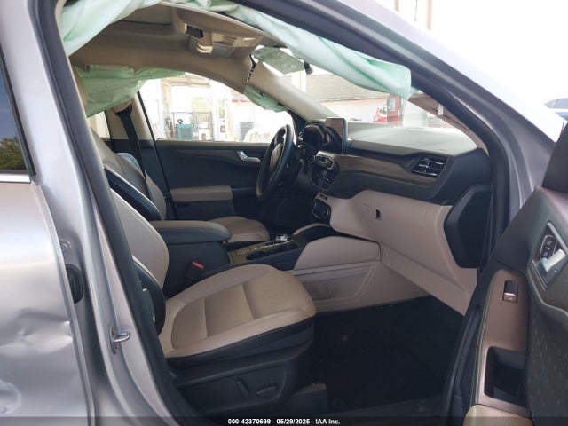 1FMCU9J92LUB28137 Ford Escape Titanium