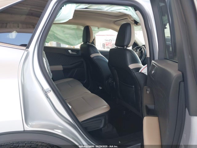 1FMCU9J92LUB28137 Ford Escape Titanium