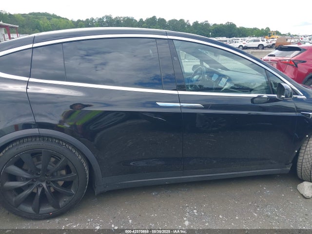5YJXCBE25JF100156 Tesla MODEL X