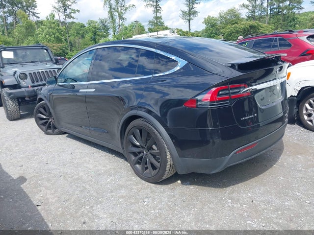 2018 TESLA MODEL X 5YJXCBE25JF100156 Photo 2