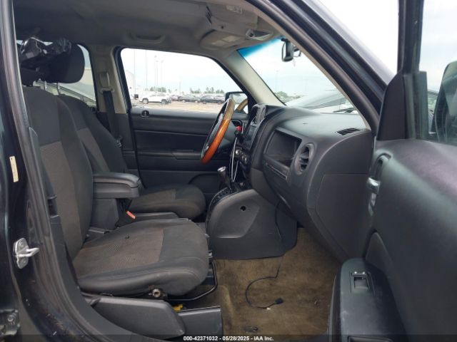 1C4NJPFA2ED564275 Jeep Patriot Latitude
