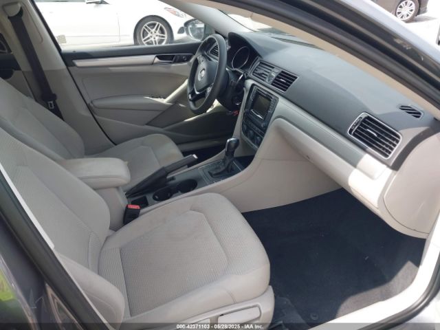 1VWAT7A36GC031403 Volkswagen Passat 1.8t S