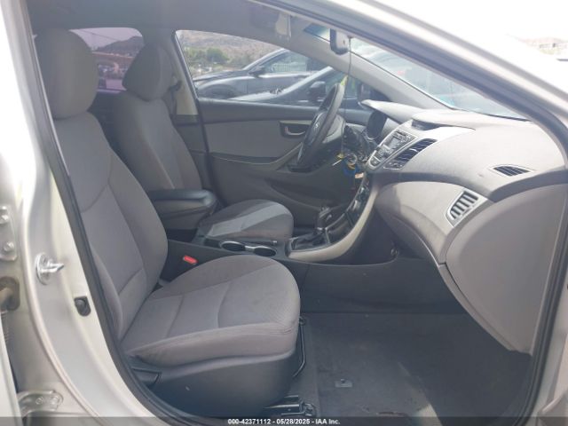 5NPDH4AE3FH570484 Hyundai ELANTRA SE