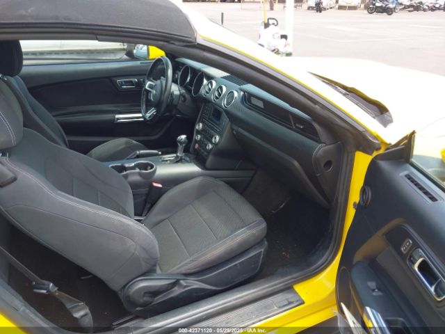 1FATP8EM5G5216142 Ford 2016