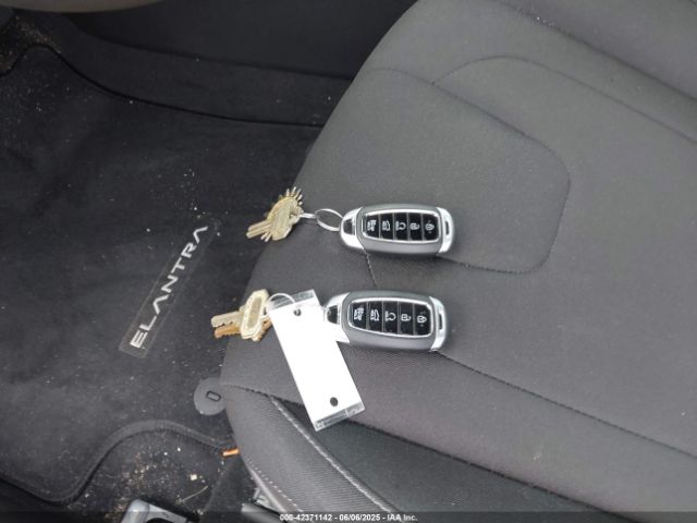5NPLM4AG5MH037946 Hyundai ELANTRA SEL