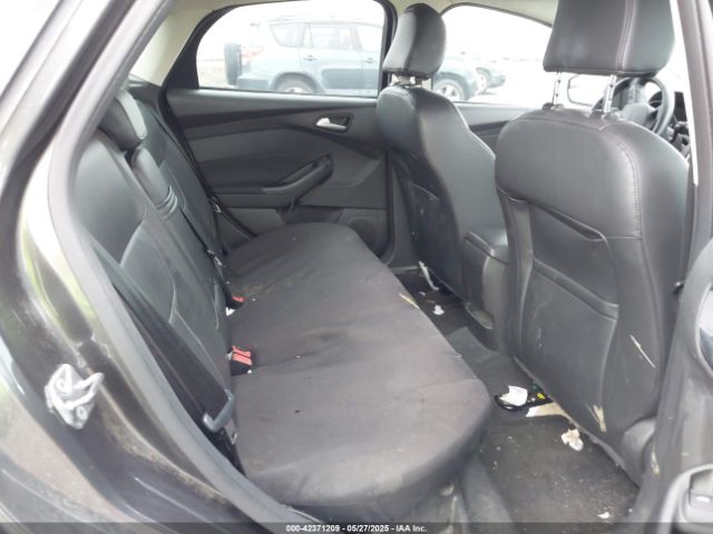 1FADP3K25GL262639 Ford FOCUS SE