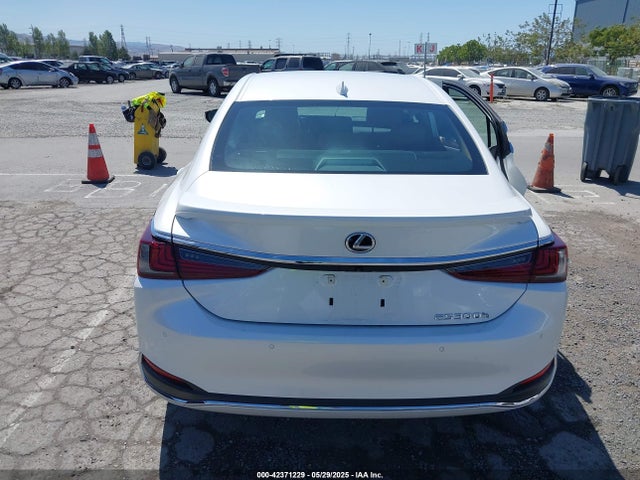Lexus a25a-fxs 2025 58ADA1C11SU055520 Image 16