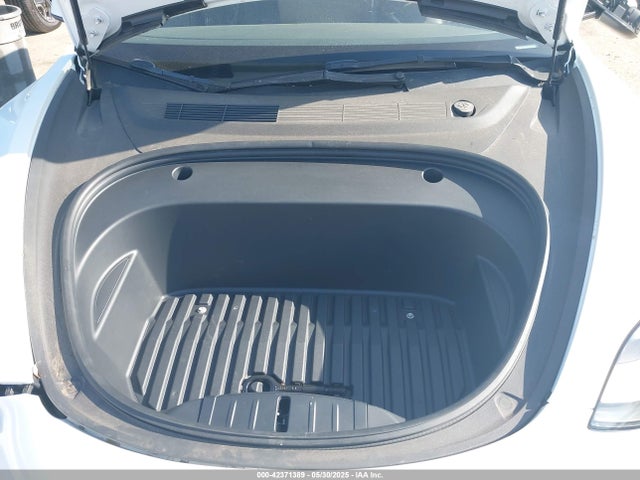5YJ3E1EB1NF332200 Tesla 2022