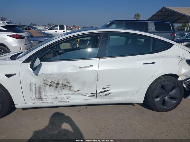 5YJ3E1EB1NF332200 Tesla 2022