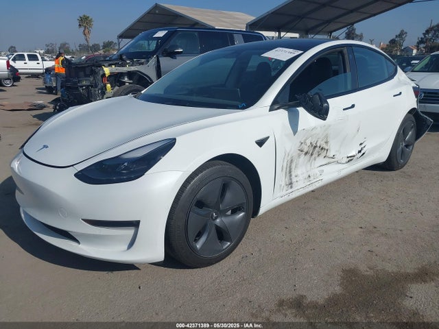 5YJ3E1EB1NF332200 Tesla 2022