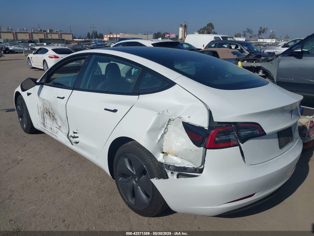 5YJ3E1EB1NF332200 Tesla 2022