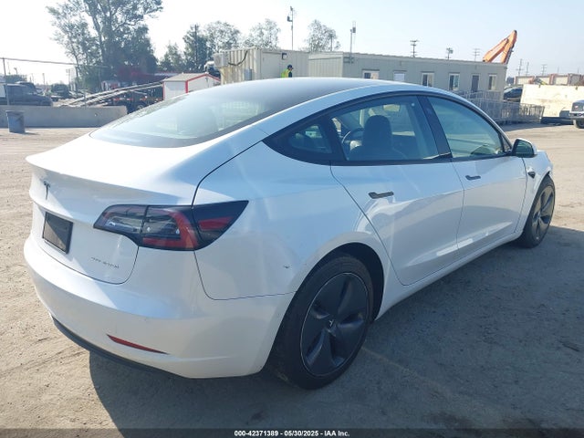 5YJ3E1EB1NF332200 Tesla 2022