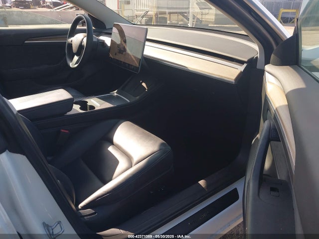 5YJ3E1EB1NF332200 Tesla 2022