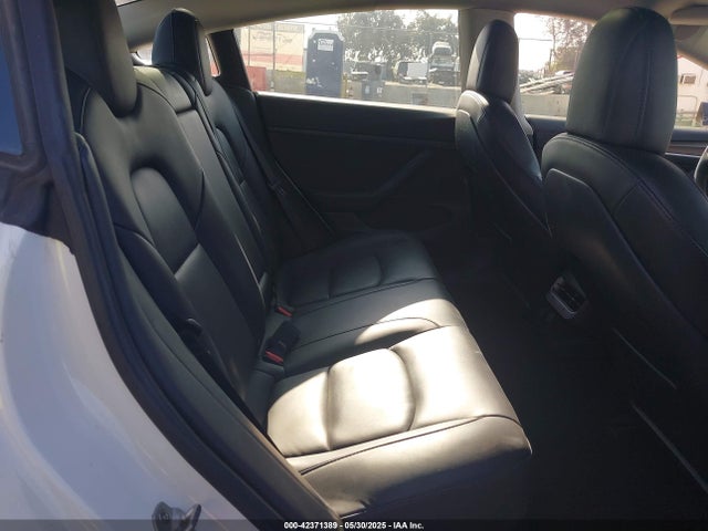 5YJ3E1EB1NF332200 Tesla 2022