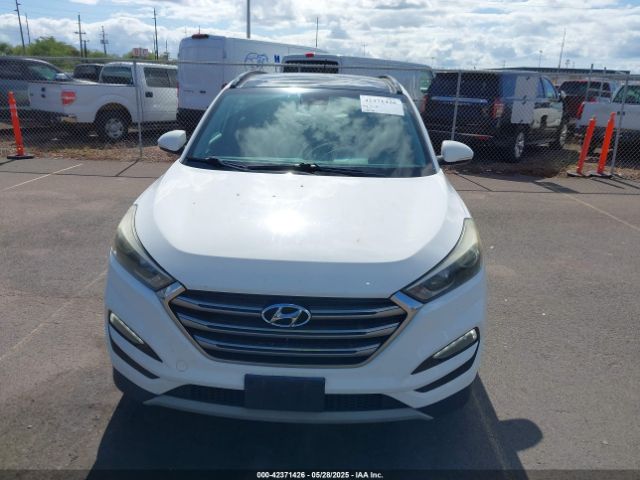KM8J3CA24HU265176 Hyundai TUCSON SE