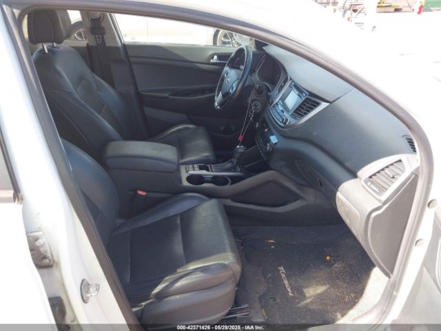 KM8J3CA24HU265176 Hyundai TUCSON SE