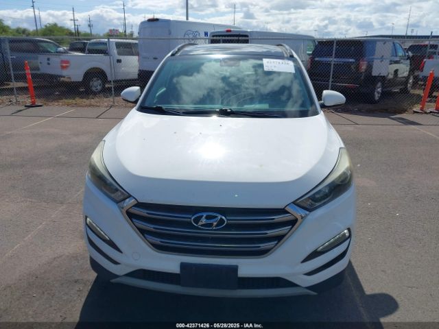 KM8J3CA24HU265176 Hyundai TUCSON SE