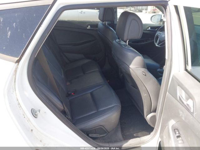 KM8J3CA24HU265176 Hyundai TUCSON SE
