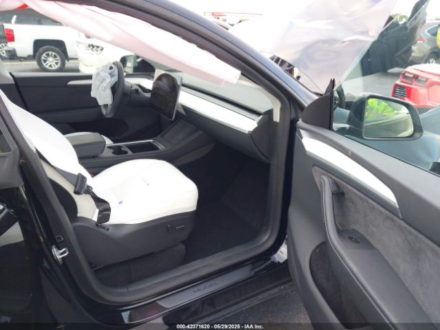 2025 TESLA MODEL Y 7SAYGDEF2SA341357 Photo 4