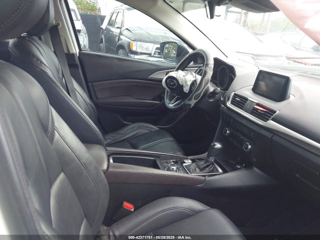 3MZBN1V37JM202557 Mazda py