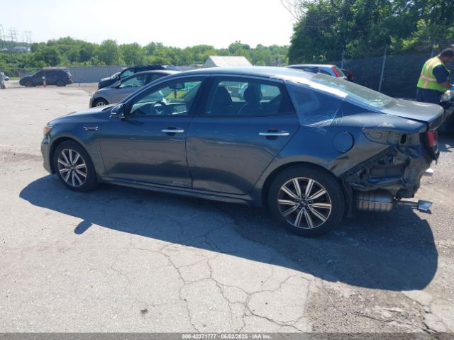 2020 KIA OPTIMA 5XXGU4L10LG396366 Photo 2