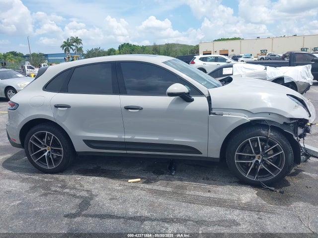 Porsche Macan 2024 WP1AA2A56RLB08947 Image 14