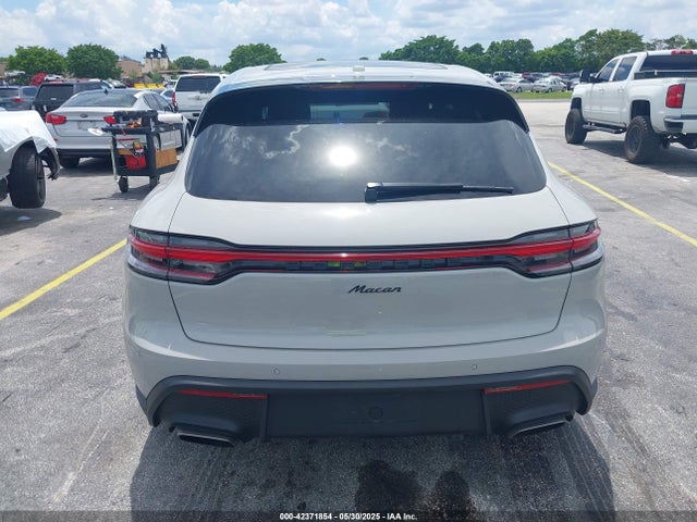 Porsche Macan 2024 WP1AA2A56RLB08947 Image 17