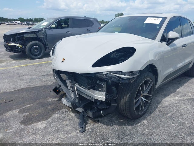 Porsche Macan 2024 WP1AA2A56RLB08947 Image 18