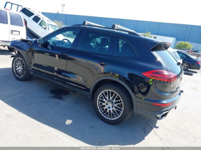 2016 PORSCHE CAYENNE WP1AA2A27GKA13225 Photo 2