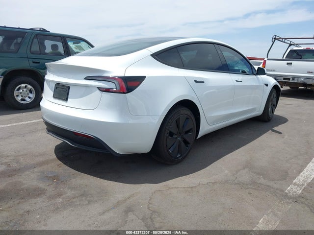 2025 TESLA MODEL 3 5YJ3E1EA9SF943028 Photo 3