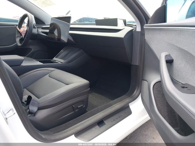 2025 TESLA MODEL 3 5YJ3E1EA9SF943028 Photo 4