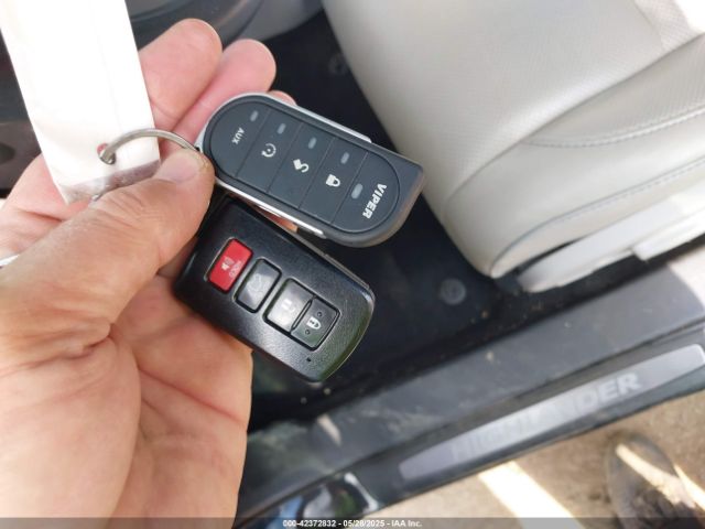 2019 TOYOTA HIGHLANDER 5TDDZRFH4KS986867 Photo 10