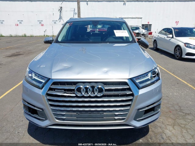 WA1LAAF71HD000530 Audi 2017