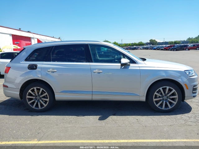 WA1LAAF71HD000530 Audi 2017