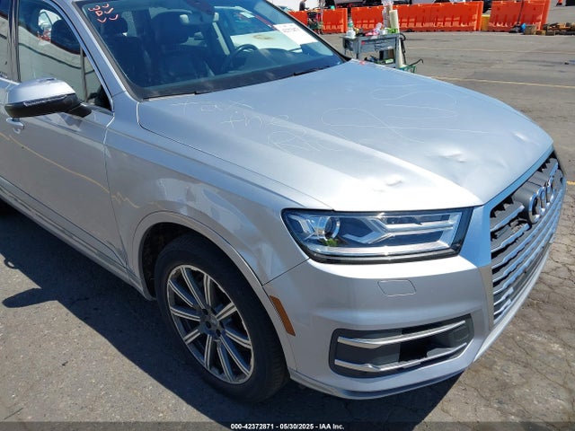 WA1LAAF71HD000530 Audi 2017