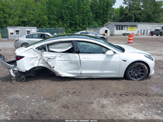5YJ3E1EA3LF632082 Tesla 2020