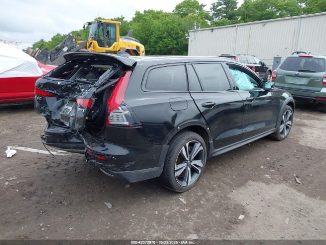 2023 VOLVO V60 CROSS COUNTRY YV4L12WY5P2105714 Photo 3