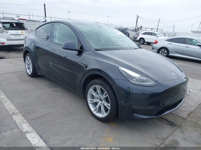 2024 TESLA MODEL Y 7SAYGDEDXRF032666 Photo 0