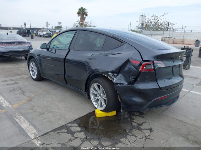 2024 TESLA MODEL Y 7SAYGDEDXRF032666 Photo 2